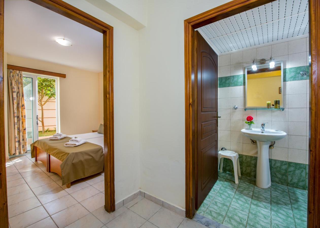 Dias Hotel Apartments Agia Marina  Bagian luar foto