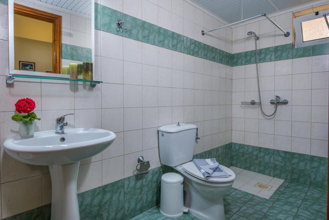 Dias Hotel Apartments Agia Marina  Bagian luar foto