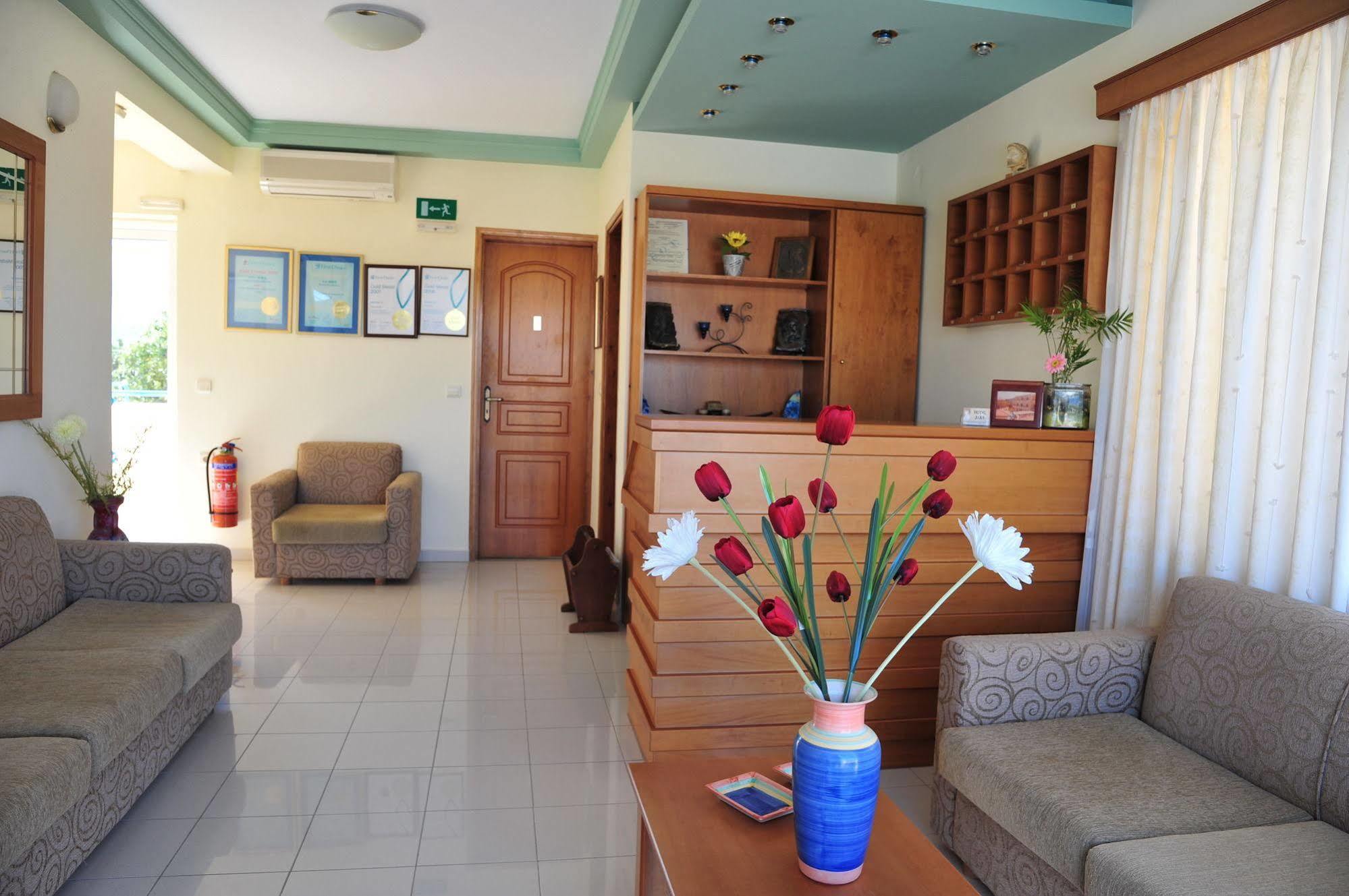 Dias Hotel Apartments Agia Marina  Bagian luar foto